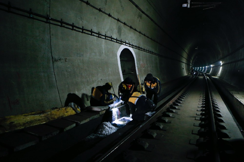 红安铁路运营隧道病害现状